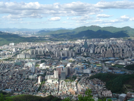 Photo: Anyang, South Korea photographed by <a href=\"http://www.flickr.com/photos/90128522@N00/141881109/\">Yong27</a> on Flickr.